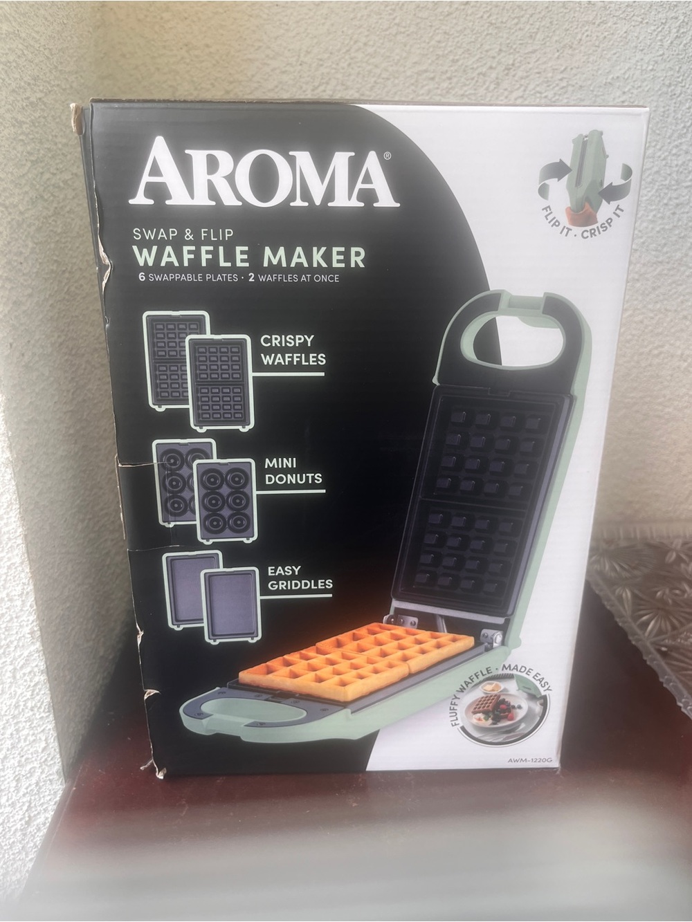 Aroma Swap & Flip Waffle Maker AWM-1220G - Light Green (New in Box)